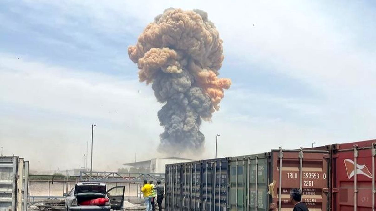 لحظه وحشتناکِ انفجار زیر بالگرد هلال احمر