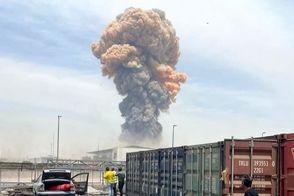 لحظه وحشتناکِ انفجار زیر بالگرد هلال احمر