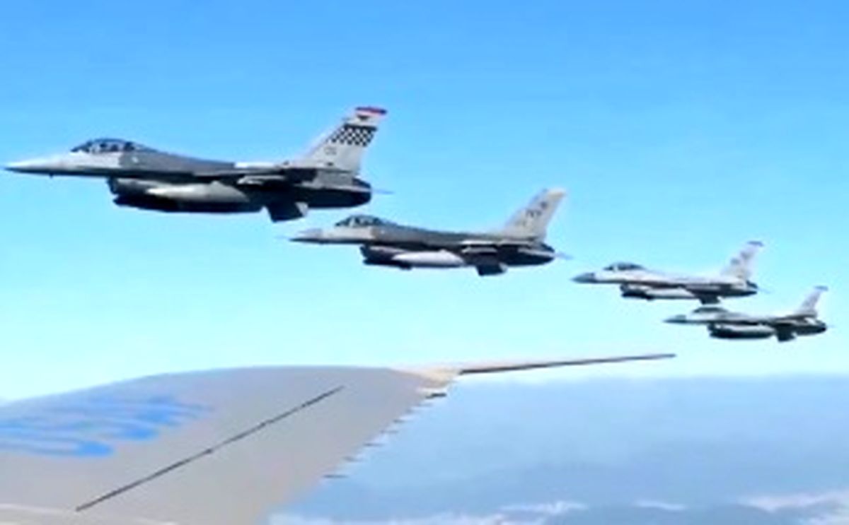 اسکورت هواپیمای ترامپ در آسمان کره جنوبی