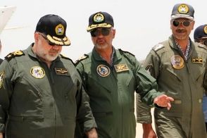 عکس فرمانده نیروی هوایی در مرز توجه‌برانگیز شد