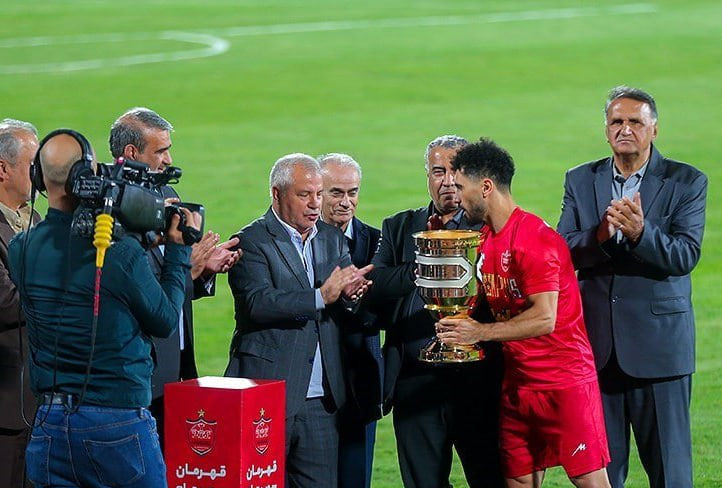 حاشیه بزرگ شاگردان پروین در جشن پرسپولیس