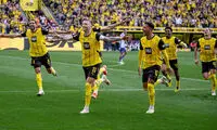 پرچم پرسپولیس در مراسم خداحافظی اسطوره دورتموند
