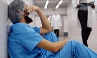 حمله دسته‌جمعی همراهان بیمار به یک پزشک در شهریار