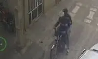 تصاویری از لحظه سرقت موتورسیکلت در روز روشن 