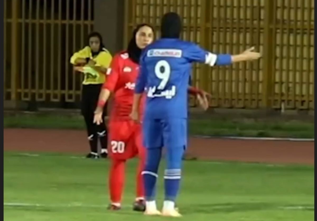 زنان پرسپولیس، متهم به وقت‌کشی شدند