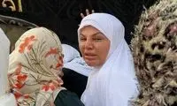 تصاویری از اشک‌های بازیگر مشهور در خانه خدا