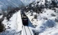 بی‌احترامی تند رئیس قطار یخ‌زده مشهد به یک زن