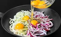 طرز تهیه یک غذای قدیمی آلمانی با پیاز و تخم مرغ
