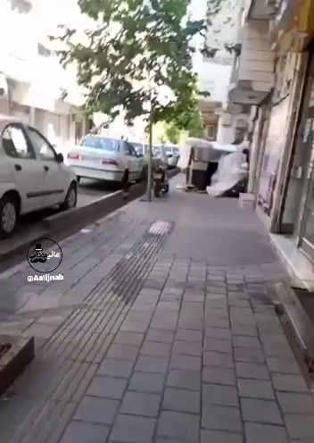 صحنه باورنکردنی ریختن اثاثیه مستاجر به خیابان در تهران!