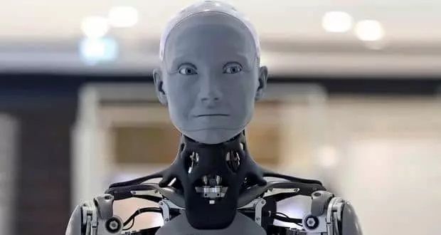 پیشگویی آینده بشر توسط یک ربات انسان‌نمای پیشرفته