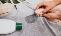 بهترین روش پاک کردن چسب ۱۲۳ از روی لباس