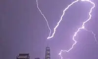  ویدئو شگفت‌انگیز از صاعقه به مرکز تجارت جهانی