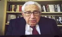 کیسینجر: آمریکا در آستانه جنگ با دو قدرت است
