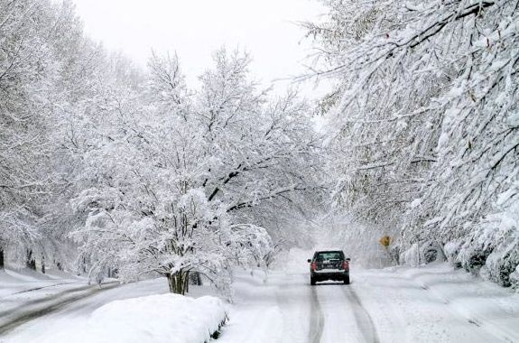 ویدیویی از بارش شدید برف در جاده ملایر-همدان