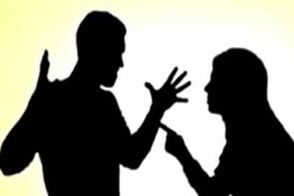 برخورد شوکه‌کننده مرد با زن جوان در خیابان!