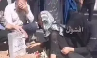 ضجه‌های مادر مهسا امینی بالای سر قبر فرزندش