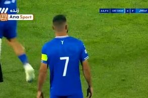 احساسی‌ترین صحنه بازی استقلال را حسینی و محمدی خلق کردند