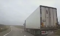 لحظه هولناک له‌شدن یک شهروند زیر بدنه تریلی