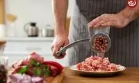 بحث داغ دربارۀ شستن گوشت قبل از پخت؛ تکلیف چیست؟