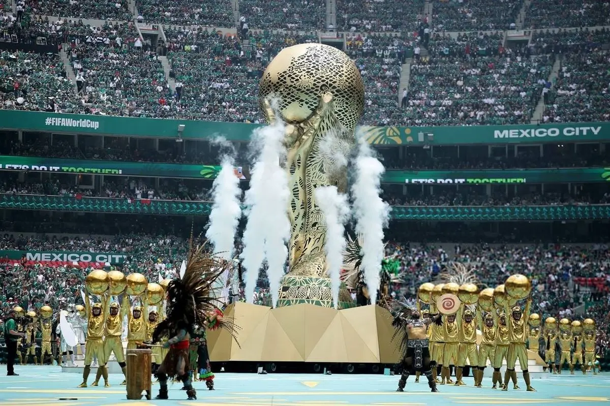یک سوراخ بزرگ در استادیوم میزبان افتتاحیه جام‌جهانی!