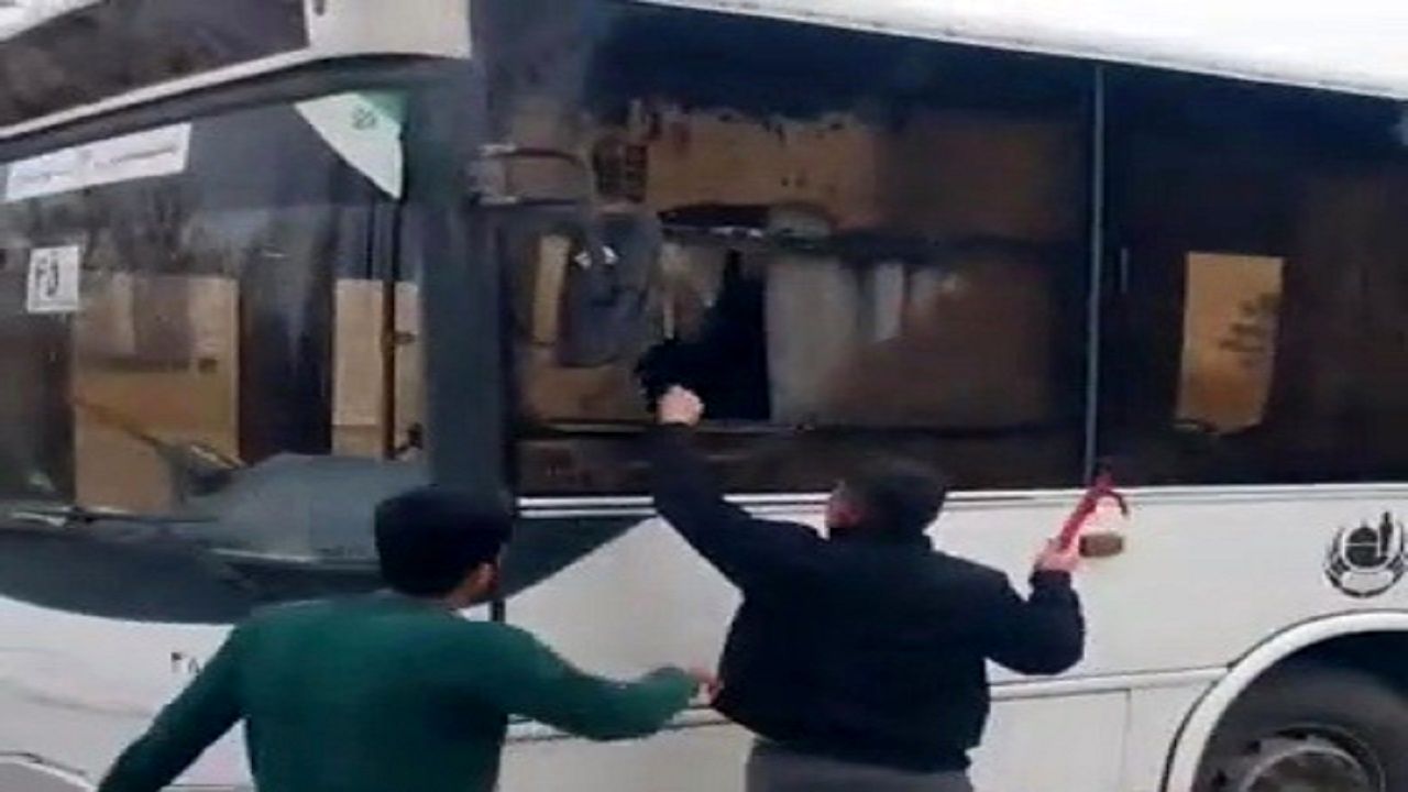 ماجرای حمله عجیب به یک اتوبوس در مشهد