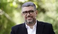 اجرای آهنگ خواننده لس‌آنجلسی توسط رضا رشیدپور