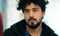 ژست عجیب و درحال فرارِ مهرداد صدیقیان در یک پارکینگ!