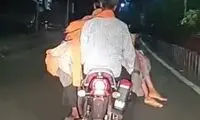 حمل جنازه یک دختر با موتورسیکلت! 