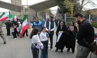 تصاویری از زنجیره‌ انسانی مقابل نیروگاه‌ها و پل‌ها