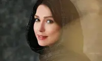 ژست خاص خانم بازیگر با میکاپ خیلی خفنش!