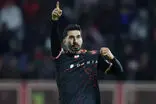 رضا شکاری آبی‌پوش شد و در تهران ماند