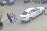 کتک‌زدن زن در وسط خیابان به یک دلیل عجیب