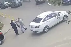 کتک‌زدن زن در وسط خیابان به یک دلیل عجیب