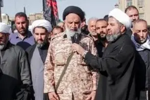 تصویر جالب توجه امام جمعه اهواز در شرایط جنگی