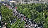 گزارش صداوسیما از چهره‌های متفاوتی که به نمازجمعه آمدند 