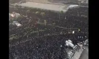 تصاویر هوایی از اقامه نماز بر پیکر رهبر شهید در جمکران