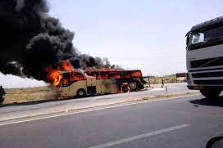 آتش گرفتن یک اتوبوس مسافربری در کرمان