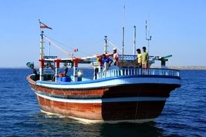 صیادان بلوچ نهنگ گرفتار در تور ماهیگیری را آزاد کردند
