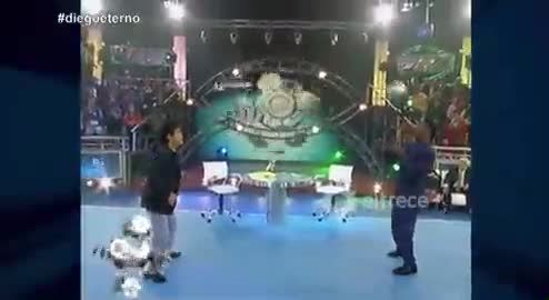 دوئل دیدنی پله و مارادونا در یک برنامه تلویزیونی