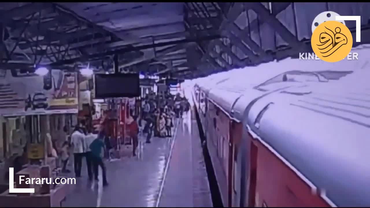 لحظه هولناک گیر‌کردن جوان هندی در ریل قطار