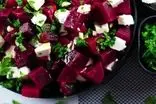چگونه سالاد چغندر خوش‌رنگ و مقوی درست کنیم؟