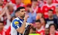 مهدی طارمی روی دست رونالدو بلند شد!