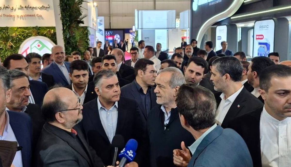   رئیس جمهور از نمایشگاه نفت دیدن کرد 