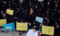 تجمع خاصِ زنان در قم با پلاکارد «زن، زندگی...»