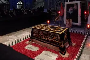 لحظاتی از مزار رهبر شهید در شب شهادت امام رضا(ع)