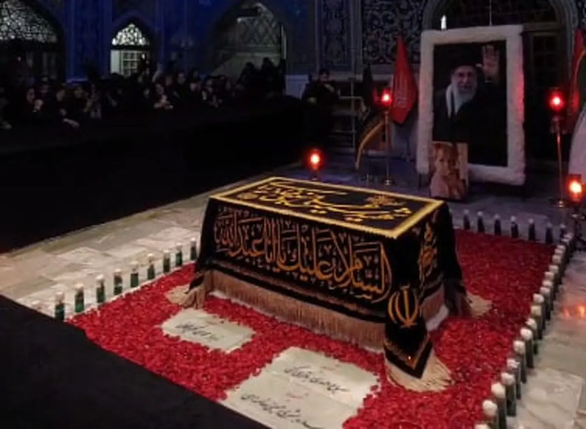 لحظاتی از مزار رهبر شهید در شب شهادت امام رضا(ع)