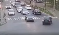 حرکت جنون‌آمیز یک راننده با پیچیدن به لاین مخالف!