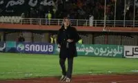 ساپینتو مقابل پیکان روی نیمکت می‌نشیند