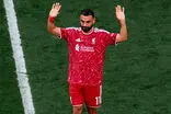 تصاویری از خداحافظی خانوادگی صلاح با هواداران لیورپول