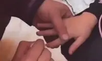 لاک‌زدن برای دختری که از زیر آوار نجات یافته